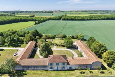 Income Producing 5 bedroom House for sale with panoramic and countryside views in Bresdon, Nouvelle Aquitaine