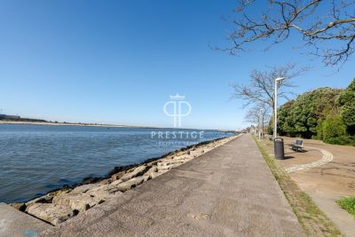 Riverside 2 bedroom Apartment for sale with lake or river view in Lordelo Do Ouro E Massarelos, Porto, Northern Portugal