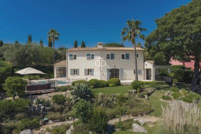 Elegant 5 bedroom House for sale with panoramic and sea views in Biot, Provence Alpes Cote d'Azur