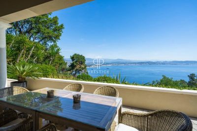 Immaculate 4 bedroom House for sale with sea view in Theoule sur Mer, Provence Alpes Cote d'Azur
