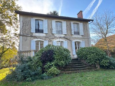 6 bedroom Farmhouse for sale with Income Potential in Issac, Nouvelle Aquitaine