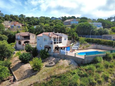 Authentic 4 bedroom Villa for sale with countryside view in Vidreres, Catalonia