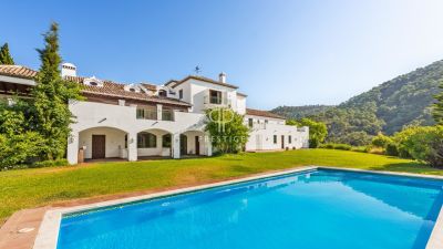 Wow factor 10 bedroom Villa for sale with countryside and sea views in Estepona, Andalucia