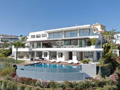 Immaculate 5 bedroom Villa for sale with sea and panoramic views in La Quinta Golf, Benahavis, Andalucia