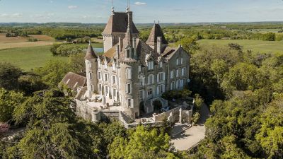 Luxury 10 bedroom Chateau for sale with panoramic and countryside views in Monflanquin, Nouvelle Aquitaine
