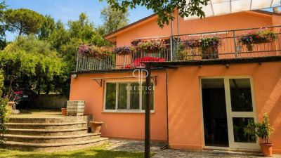Authentic 3 bedroom Villa for sale with countryside view in Magione, Umbria