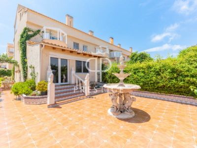 Spacious 5 bedroom Villa for sale in Playa Muchavista, El Campello, Valencia