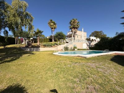 5 bedroom Villa for sale with sea and panoramic views with Income Potential in Estepona, Andalucia