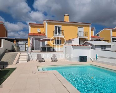 Stylish 3 bedroom Villa for sale with panoramic view in Alfeizerao, Central Portugal