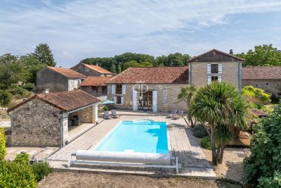 Renovated 5 bedroom Farmhouse for sale with countryside view in Brantome, Nouvelle Aquitaine