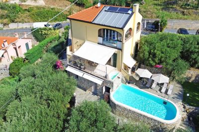 Unique 3 bedroom Apartment for sale with sea and panoramic views in Magliolo, Finale Ligure, Liguria