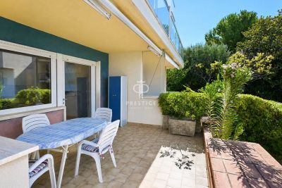 Frontline 1 bedroom Apartment for sale with sea view in Sanremo, Liguria