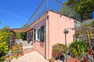Authentic 1 bedroom Villa for sale with sea view in Ospedaletti, Liguria