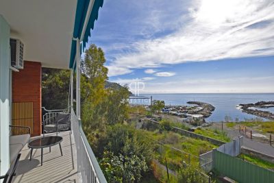 Immaculate 1 bedroom Apartment for sale with sea view in Ospedaletti, Liguria