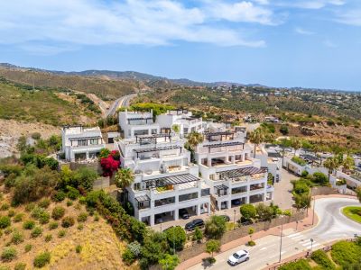 Immaculate 3 bedroom Duplex Apartment for sale with sea and panoramic views in Santa Clara Golf, Marbella, Andalucia