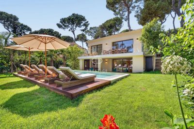 Immaculate 4 bedroom House for sale with sea and panoramic views in Cap d'Antibes, Provence Alpes Cote d'Azur