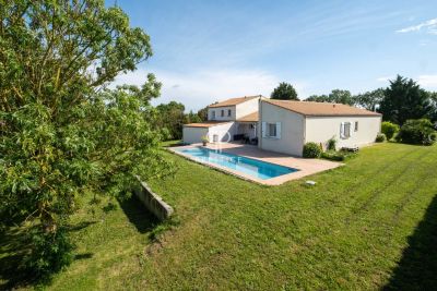 Immaculate 4 bedroom House for sale with countryside view in Yves, La Rochelle, Nouvelle Aquitaine