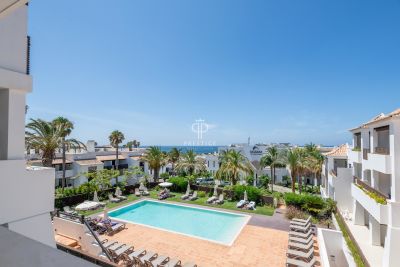 Bright 2 bedroom Apartment for sale with sea view in Porto de Mos, Algarve