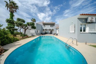 Spacious 5 bedroom Villa for sale with countryside view in Guia, Algarve