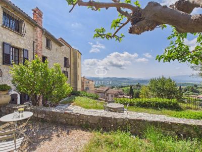 Beautiful 5 bedroom Villa for sale with panoramic view in Chateauneuf, Provence Alpes Cote d'Azur