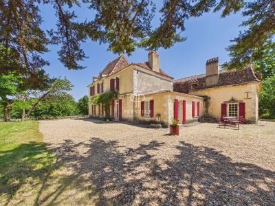 Authentic 8 bedroom Manor House for sale with countryside view in Villamblard, Nouvelle Aquitaine