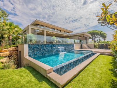 Stylish 4 bedroom Villa for sale with sea and panoramic views in Sainte Maxime, Provence Alpes Cote d'Azur