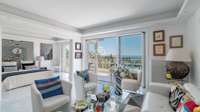Bright 3 bedroom Apartment for sale with sea and panoramic views in Croix des Gardes, Cannes, Provence Alpes Cote d'Azur