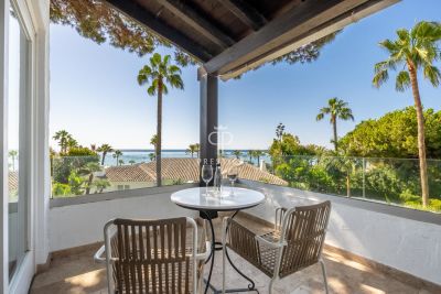 Luxury 1 bedroom Penthouse Apartment for sale with sea view in Puente Romano, Marbella, Andalucia