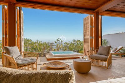 Immaculate 2 bedroom Apartment for sale with panoramic and sea views in Cannes, Provence Alpes Cote d'Azur