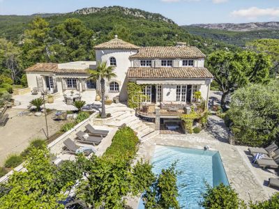 Inviting 6 bedroom Villa for sale with panoramic and sea views in Chateauneuf, Provence Alpes Cote d'Azur