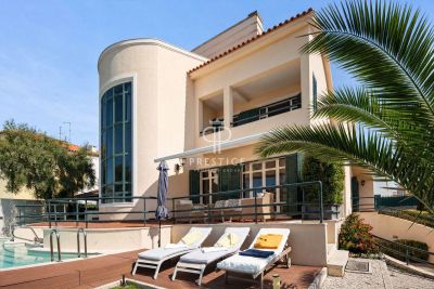 Spacious 5 bedroom Villa for sale with sea view in Parede, Central Portugal