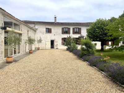 Renovated 8 bedroom Farmhouse for sale near Matha, Nouvelle Aquitaine