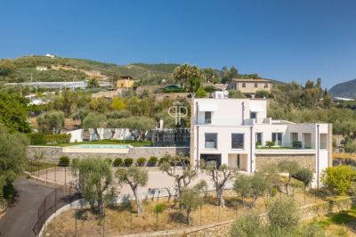 Immaculate 3 bedroom Villa for sale with sea view in Taggia, Liguria