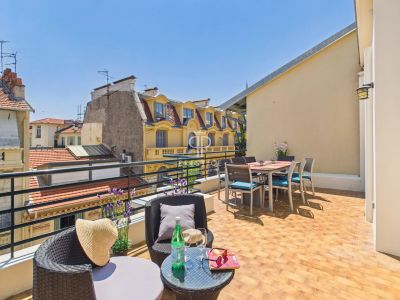 Prestige 2 bedroom Apartment for sale in Carre d'Or, Nice, Provence Alpes Cote d'Azur