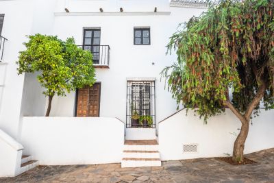 Beautiful 1 bedroom Townhouse for sale in Las Lomas de Marbella Club, Marbella, Andalucia