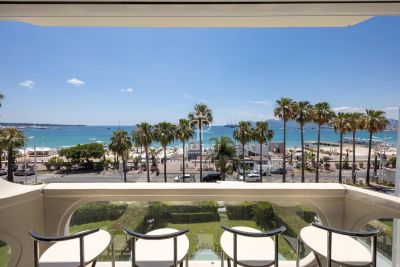 Beachfront 2 bedroom Apartment for sale with sea and panoramic views in La Croisette, Cannes, Provence Alpes Cote d'Azur