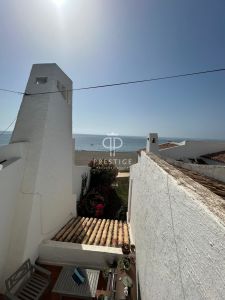 Beachfront 3 bedroom Townhouse for sale with sea view in Bahia Dorada, Estepona, Andalucia
