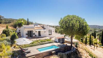 Stunning 3 bedroom Villa for sale with countryside and panoramic views in Loule, Algarve