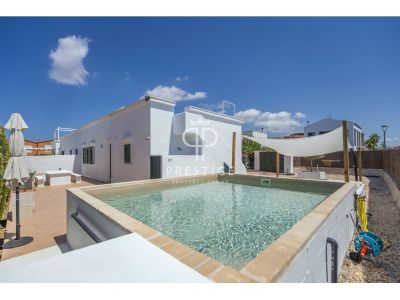 Immaculate 3 bedroom Villa for sale with sea view in Cala Blanca, Menorca
