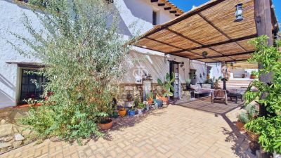 Beautiful 3 bedroom House for sale with countryside view in Montefrio, Andalucia
