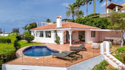 Furnished 4 bedroom Villa for sale with sea and panoramic views in Elviria, Andalucia