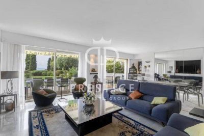 Beautiful 3 bedroom Apartment for sale in Croix des Gardes, Cannes, Provence Alpes Cote d'Azur