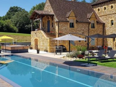 Beautiful 4 bedroom House for sale with countryside and panoramic views in Lanquais, Nouvelle Aquitaine