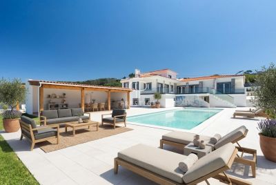 Immaculate 6 bedroom House for sale with panoramic and sea views in Azoia, Colares, Central Portugal
