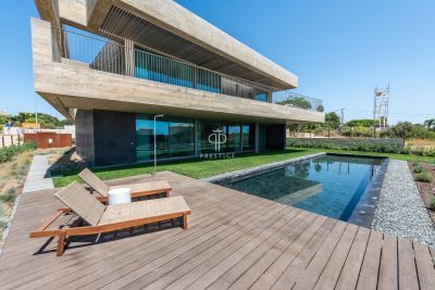Immaculate 4 bedroom Villa for sale with sea view in Praia da Luz, Algarve