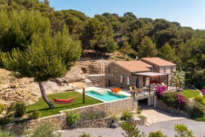 Immaculate 3 bedroom Villa for sale with sea view in Cipressa, Liguria