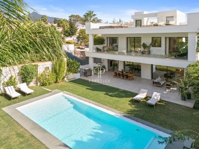 Immaculate 5 bedroom Villa for sale in Nueva Andalucia, Andalucia