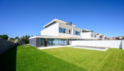 Immaculate 4 bedroom Villa for sale in Valadares, Porto, Northern Portugal
