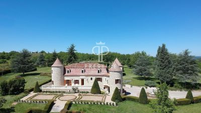 Authentic 6 bedroom Chateau for sale with countryside view in Saint Vincent Rive d'Olt, Occitanie