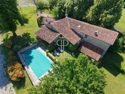 Beautiful 5 bedroom Farmhouse for sale with countryside view in Verteillac, Nouvelle Aquitaine
